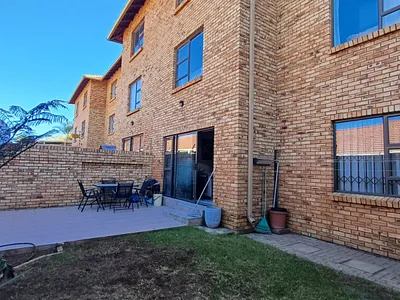 2 Bedroom Townhouse To Rent in Alberton - r6NU.webp