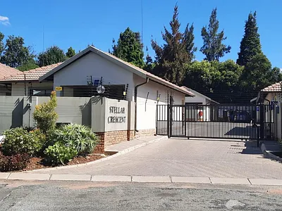 2 Bedroom Townhouse To Rent in Bedfordview - img