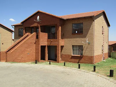2 Bedroom Townhouse To Rent in Germiston - Sy0I.webp