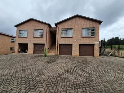 2 Bedroom Townhouse To Rent in Roodepoort - T4dK.webp