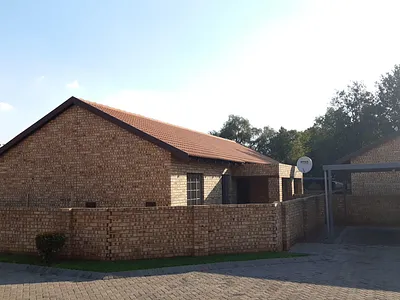 2 Bedroom Townhouse To Rent in Meyerton - bnYE.webp