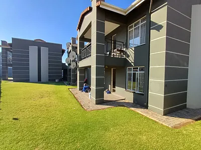 2 Bedroom Townhouse To Rent in Alberton - IE8h.webp