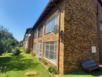 3 Bedroom Townhouse To Rent in Alberton - 5YSg.webp