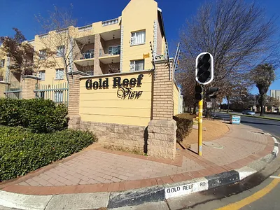 2 Bedroom Townhouse To Rent in Johannesburg - RjLg.webp