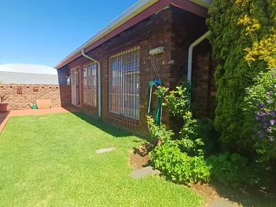 2 Bedroom Townhouse To Rent in Johannesburg - hNV3.webp