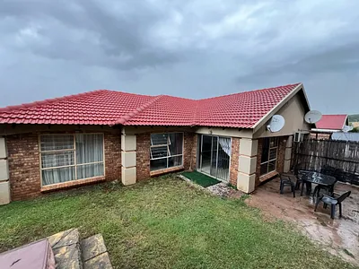 3 Bedroom Townhouse To Rent in Johannesburg - img