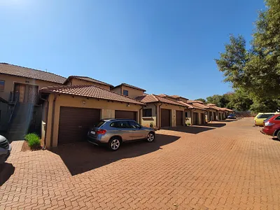 3 Bedroom Townhouse To Rent in Bedfordview - jWnq.webp