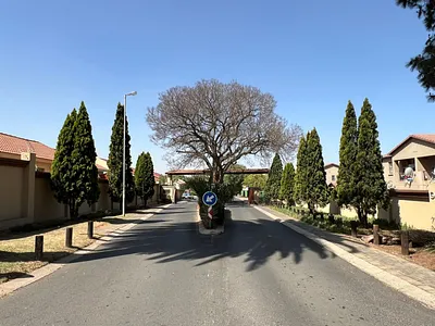 3 Bedroom Townhouse To Rent in Germiston - RdZY.webp