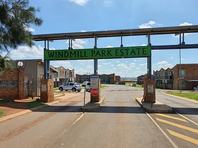 3 Bedroom Townhouse To Rent in Boksburg - 58JS.webp