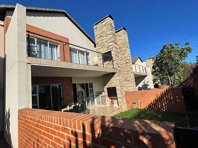 3 Bedroom Townhouse To Rent in Pretoria - d8el.webp