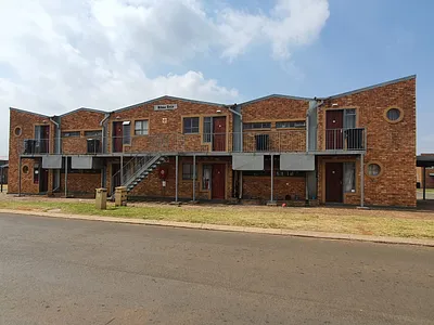 2 Bedroom Townhouse To Rent in Boksburg - zU3W.webp
