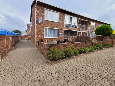 2 Bedroom Townhouse To Rent in Alberton - sE1G.webp