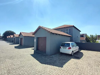 3 Bedroom Townhouse To Rent in Alberton - img
