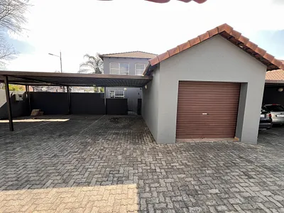 3 Bedroom Townhouse To Rent in Alberton - 3NvO.webp
