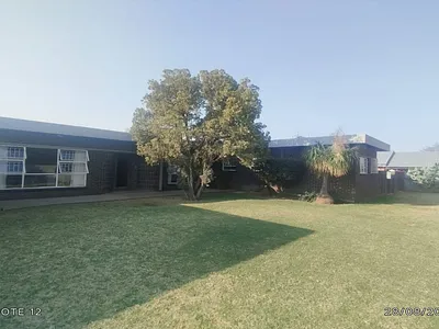 3 Bedroom House For Sale in Vanderbijlpark - nZkr.webp