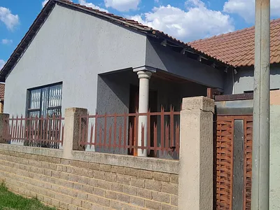 3 Bedroom House For Sale in Evaton - hdY3.webp