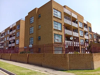 3 Bedroom Apartment For Sale in Vereeniging - 8oi0.webp