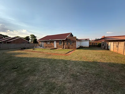 3 Bedroom House For Sale in Meyerton - edr2.webp