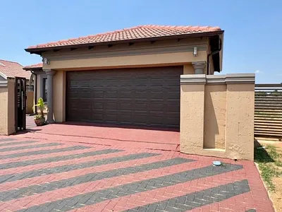3 Bedroom House For Sale in Vereeniging - K63j.webp