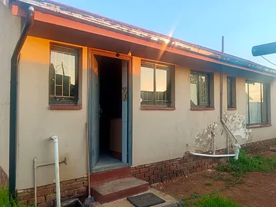 2 Bedroom House For Sale in Sebokeng - omTk.webp