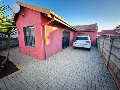 3 Bedroom House For Sale in Sebokeng - gp6q.webp