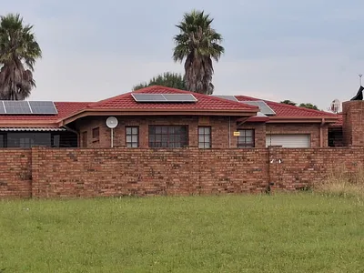 3 Bedroom Townhouse For Sale in Sasolburg - mv39.webp