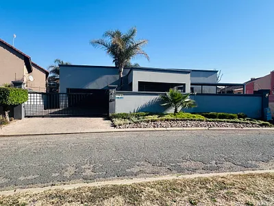 4 Bedroom House For Sale in Vanderbijlpark - Mhfo.webp