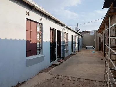 6 Bedroom Apartment For Sale in Katlehong - img