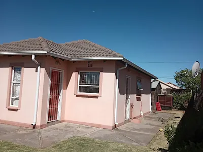 3 Bedroom House For Sale in Sasolburg - 6M1W.webp