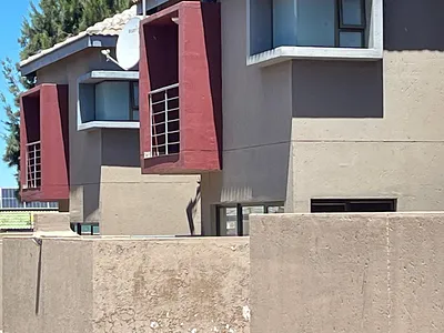 4 Bedroom Townhouse For Sale in Vanderbijlpark - p0gn.webp