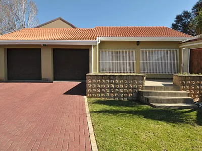 4 Bedroom House To Rent in Pretoria - 9syK.webp