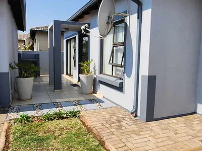 4 Bedroom House For Sale in Akasia - X0se.webp