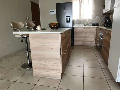 2 Bedroom Apartment For Sale in Pretoria - oaGF.webp
