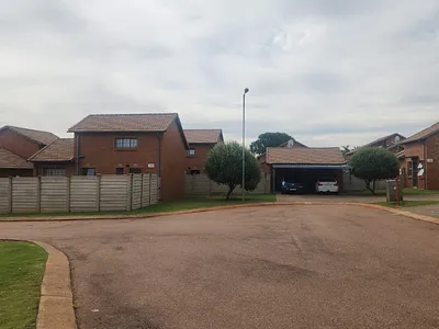 3 Bedroom Townhouse To Rent in Akasia - pUKy.webp