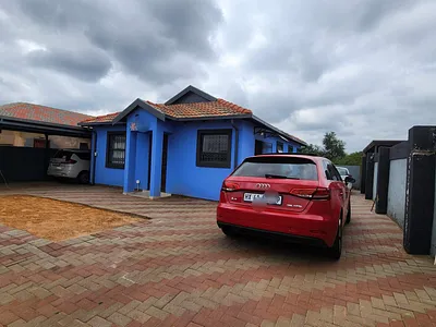 3 Bedroom House For Sale in Akasia - p92i.webp