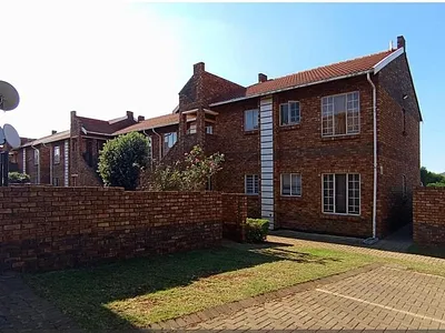 2 Bedroom Apartment For Sale in Akasia - Es0i.webp