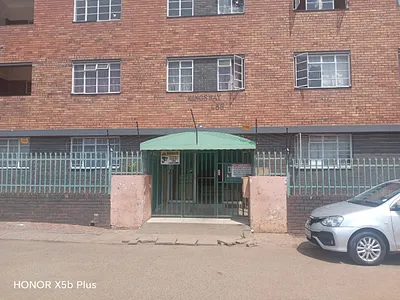 0.5 Bedroom Apartment For Sale in Pretoria - l3E6.webp