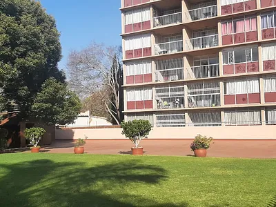 4 Bedroom Apartment To Rent in Pretoria - xSXL.webp