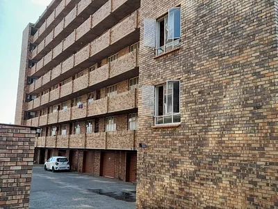 4 Bedroom Apartment For Sale in Pretoria - img