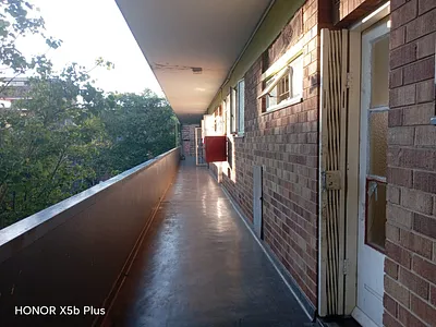 2.5 Bedroom Apartment To Rent in Pretoria - img