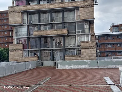 5 Bedroom Apartment For Sale in Pretoria - img