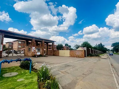 2 Bedroom Apartment For Sale in Boksburg - img