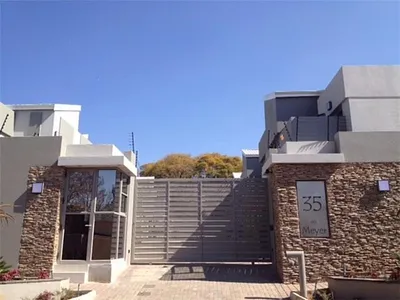 3 Bedroom Townhouse To Rent in Johannesburg - 9q4S.webp