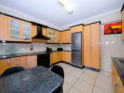 3 Bedroom Apartment For Sale in Johannesburg - img