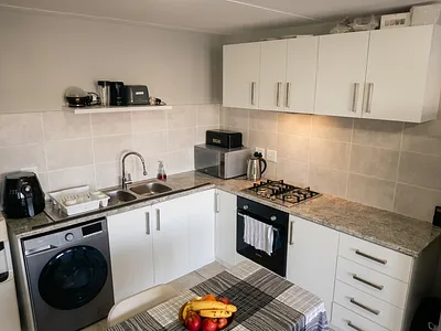 3 Bedroom Apartment To Rent in Milnerton - img