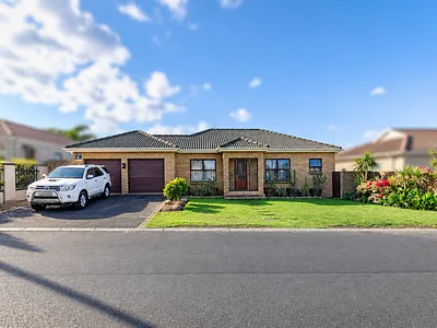 4 Bedroom House For Sale in Kraaifontein - 1YqX.webp