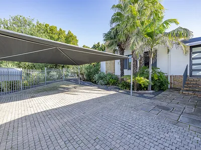 4 Bedroom House For Sale in La Rochelle, Bellville - tI7w.webp
