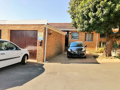 2 Bedroom Townhouse For Sale in Bellville - e00a.webp