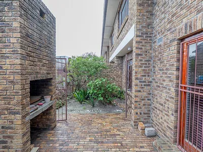 3 Bedroom Apartment For Sale in Bellville - 3oMf.webp
