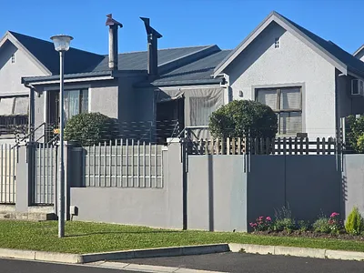 3 Bedroom Townhouse To Rent in Brackenfell - G7MG.webp